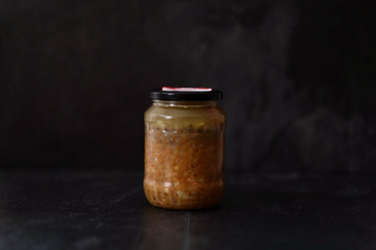 Hausgemachter Linseneintopf mit Bratwurst